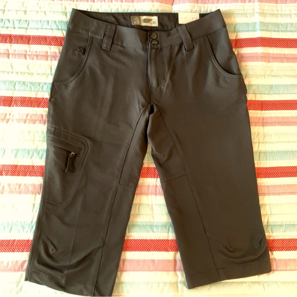 NWT Alpine Design Hiking Capri Pants Size 6